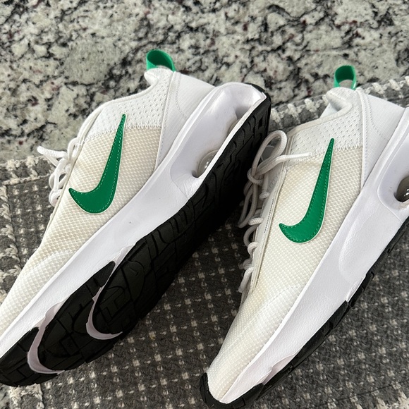Air Max Nike women white & beige Sneakers with Green Highlights - Picture 2 of 7